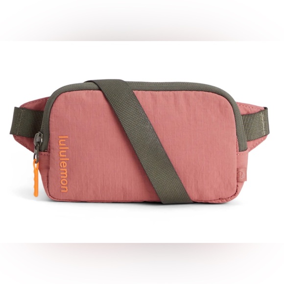 lululemon athletica Handbags - Lululemon Everywhere Belt Bag Mini